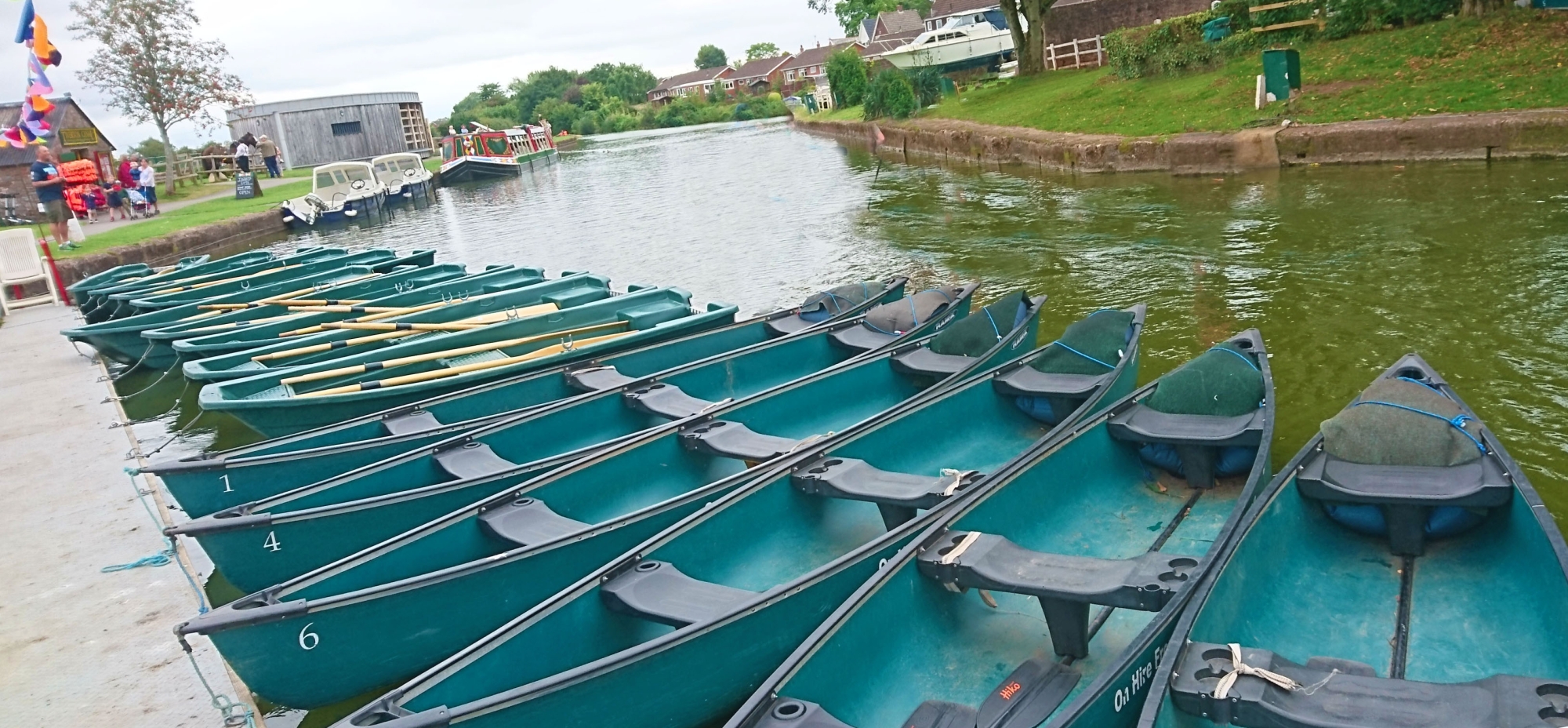 Devon Boat Hire: Rowing Boats & Canadian Canoes